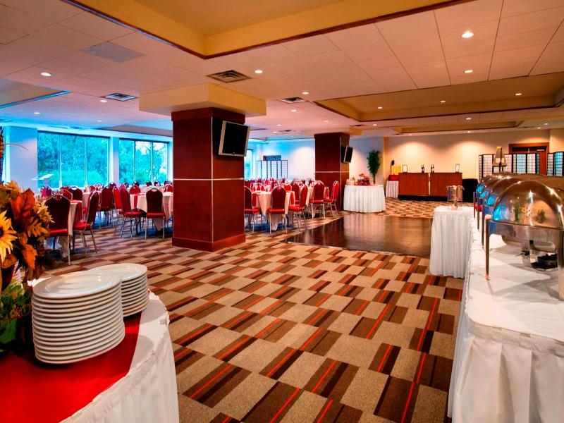 Four Points By Sheraton Victoria Gateway Лангфорд Екстериор снимка