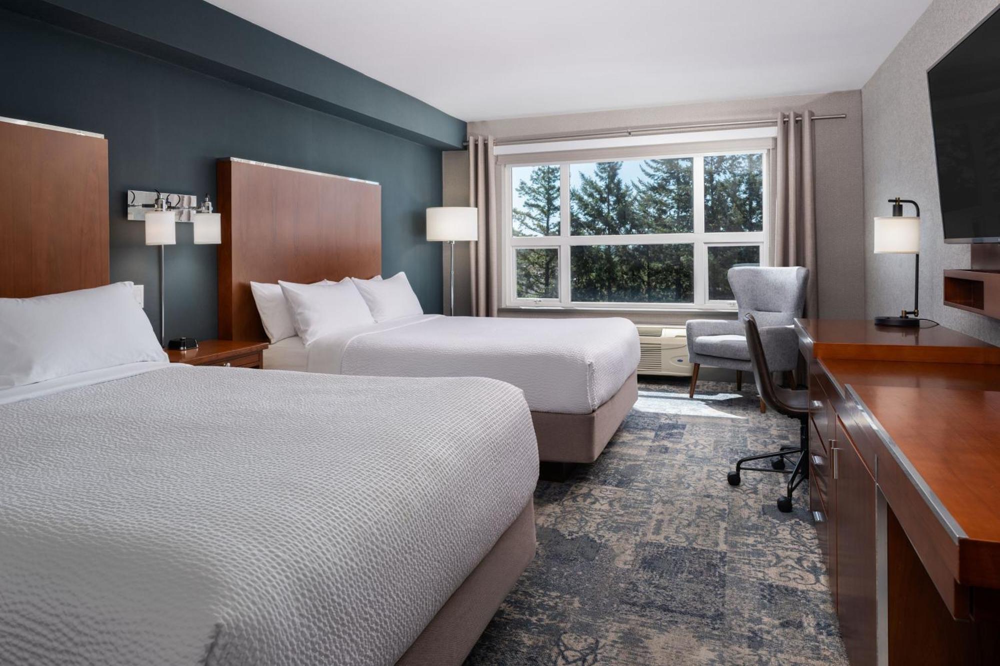 Four Points By Sheraton Victoria Gateway Лангфорд Екстериор снимка