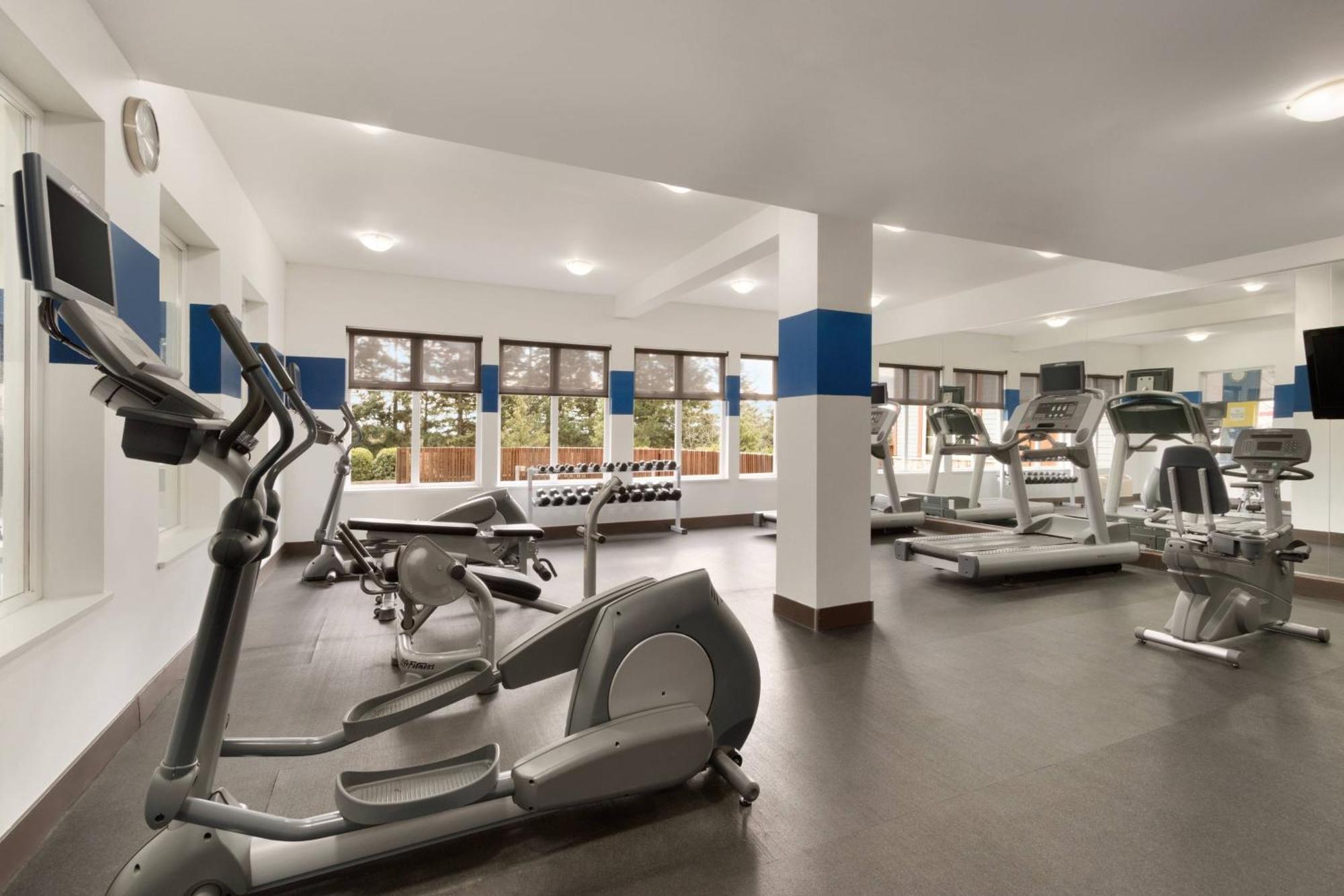 Four Points By Sheraton Victoria Gateway Лангфорд Екстериор снимка