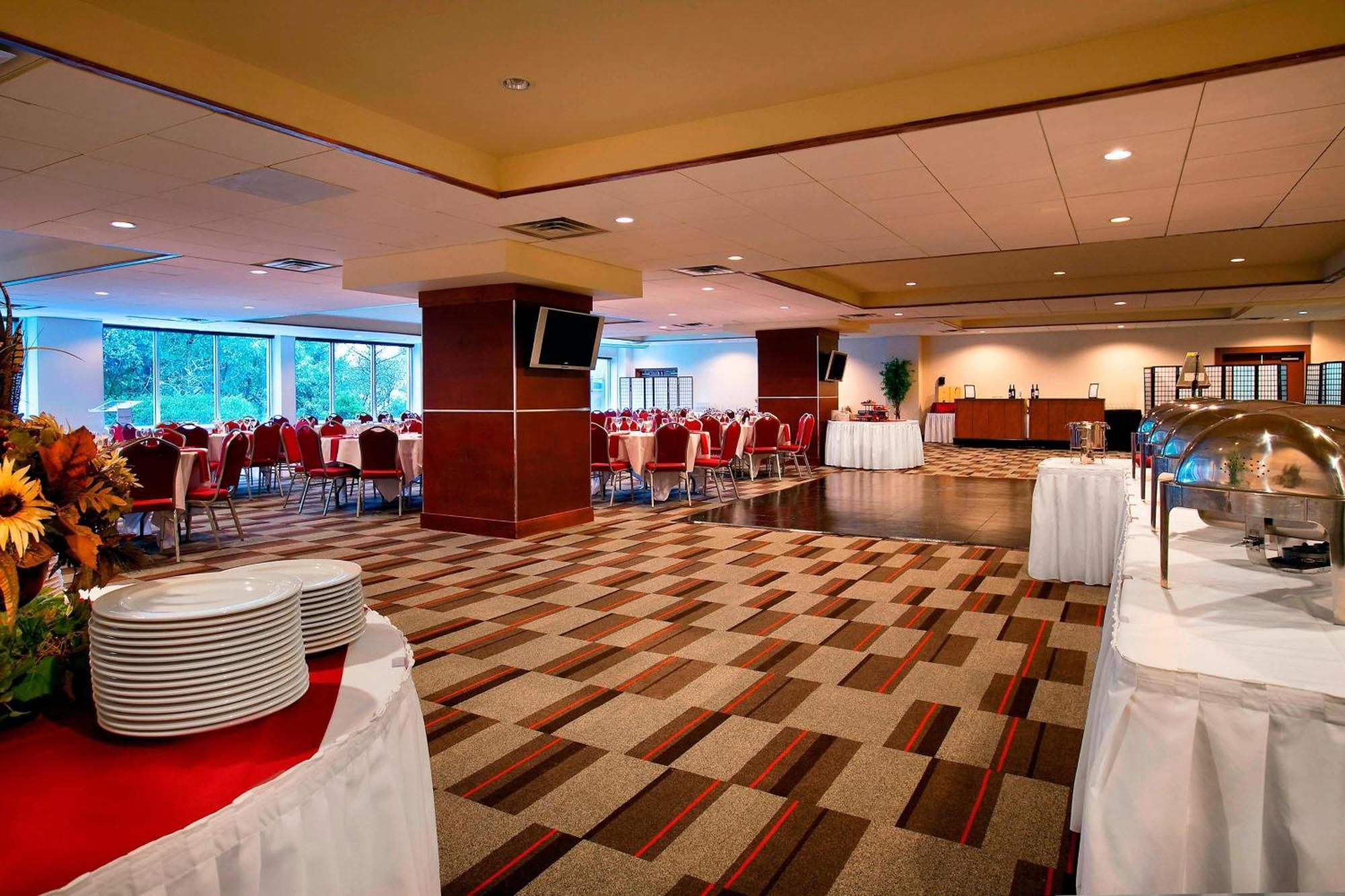 Four Points By Sheraton Victoria Gateway Лангфорд Екстериор снимка