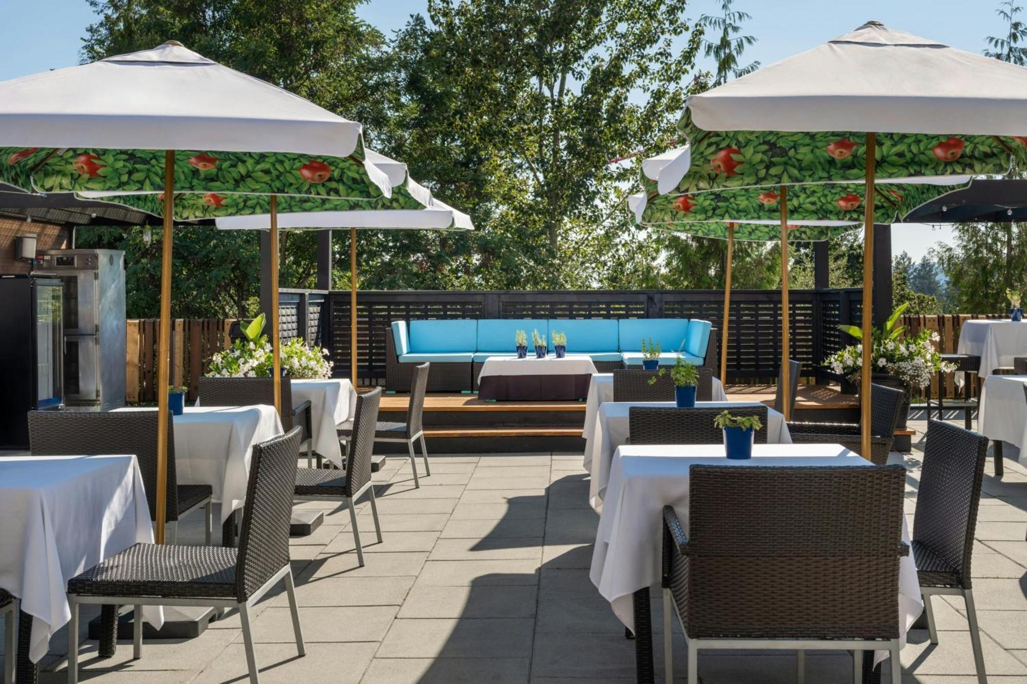 Four Points By Sheraton Victoria Gateway Лангфорд Екстериор снимка
